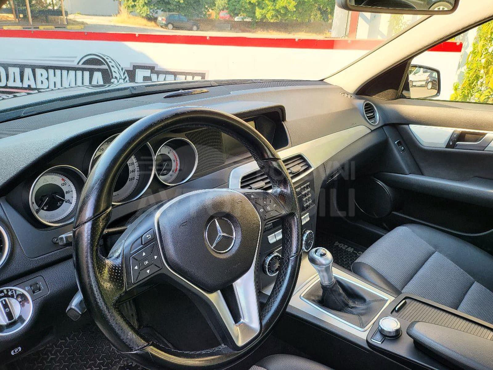 Prodavam Mercedes C180 Avantgarde 2012 god.